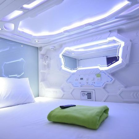 Whiz Capsule Hotel Thamrin Jakarta Eksteriør billede
