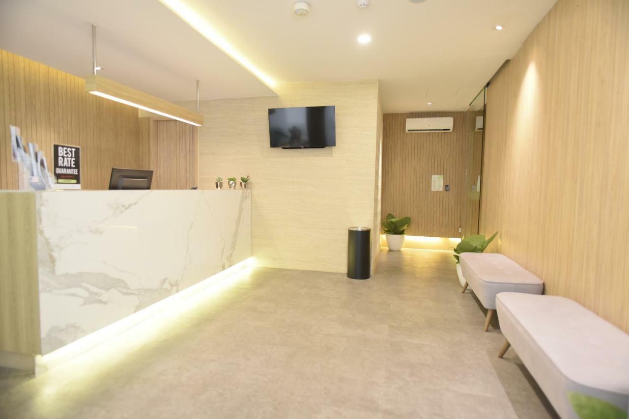 Whiz Capsule Hotel Thamrin Jakarta Eksteriør billede