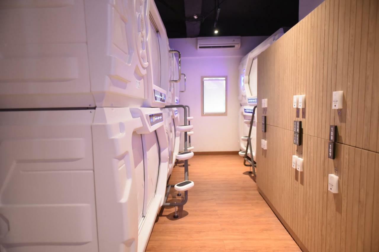 Whiz Capsule Hotel Thamrin Jakarta Eksteriør billede