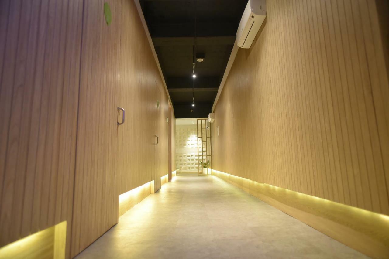 Whiz Capsule Hotel Thamrin Jakarta Eksteriør billede